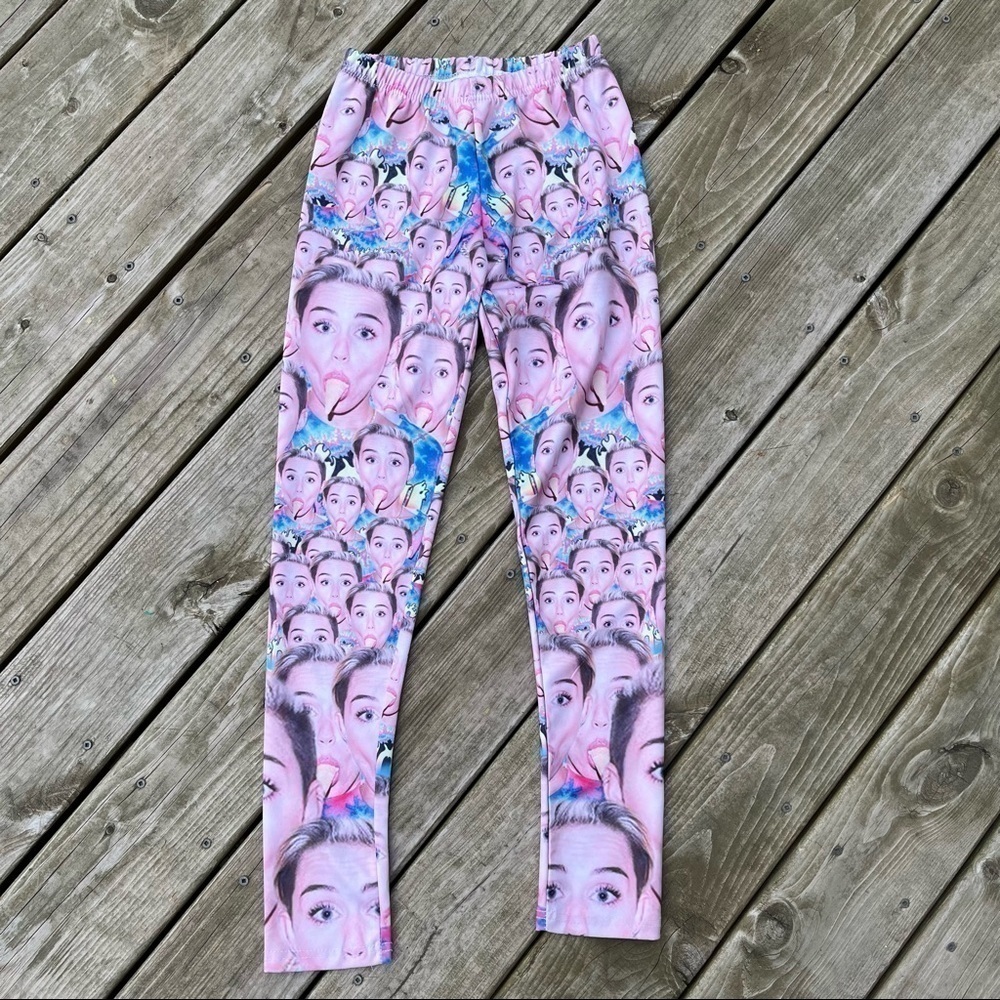 ** Miley Cyrus Bangerz Tour Ice Cream Leggings Size S